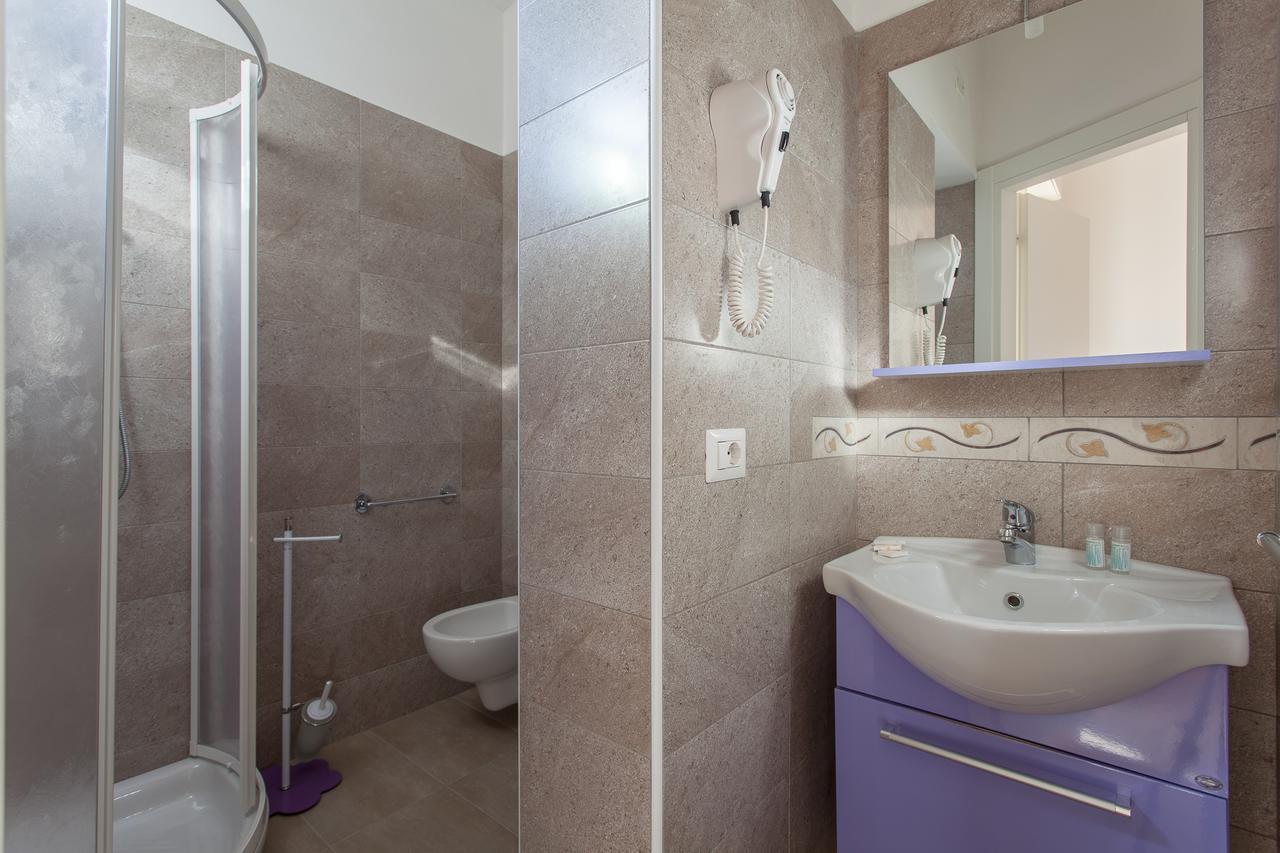 Hotel Benvenuti Гатео а Маре Екстериор снимка