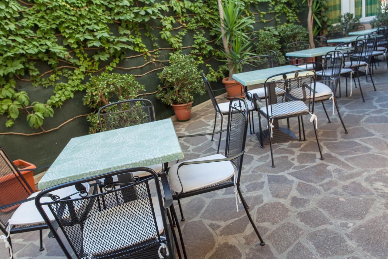 Hotel Benvenuti Гатео а Маре Екстериор снимка
