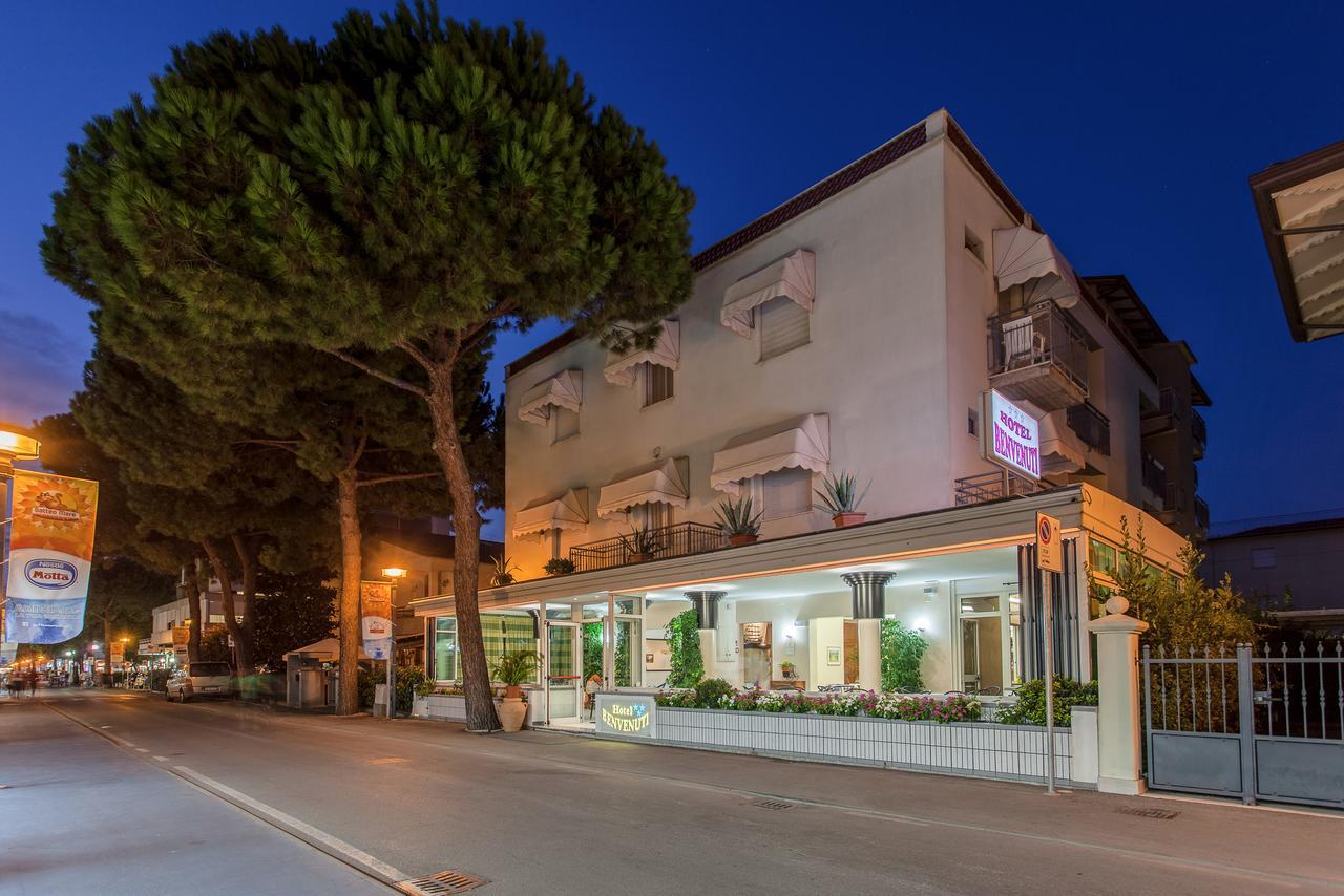 Hotel Benvenuti Гатео а Маре Екстериор снимка